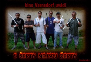 Diwous - S čerty nejsou žerty, cikáni, Warnsdorf, černý humor, Hynek Bočan, pohádka, romové, vtip, katana, boxer, trubka, nůž, ponožky v sandálech