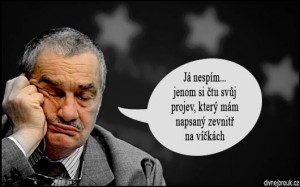 Diwous - Karel Schwarzenberg spící, humor, kníže, ležící, sedící, spánek, spící, usínání, vtip, divnej brouk
