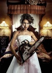 Diwous - FUJ!SLABIKÁŘ - kult Emy inspiruje Cosplayerky, motorová řetězová pila, dívky, cosplay, brutální, krev, hardcore, chainsaw, Ema, zbraň, nástroj, výkon spravedlnosti