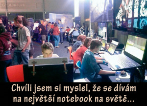 Diwous - největší notebook na světě, optický klam, mindfuck, vtip, humor