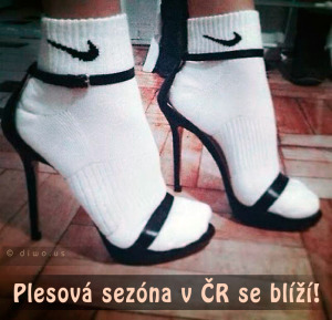 Diwous - Plesová sezóna v ČR se blíží, ponožky, sandály, Češi, humor, Nike, Pepíci, vtip
