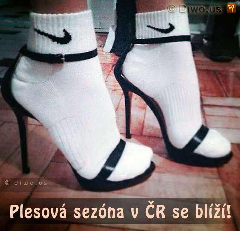 Diwous - Plesová sezóna v ČR se blíží, ponožky, sandály, Češi, humor, Nike, Pepíci, vtip